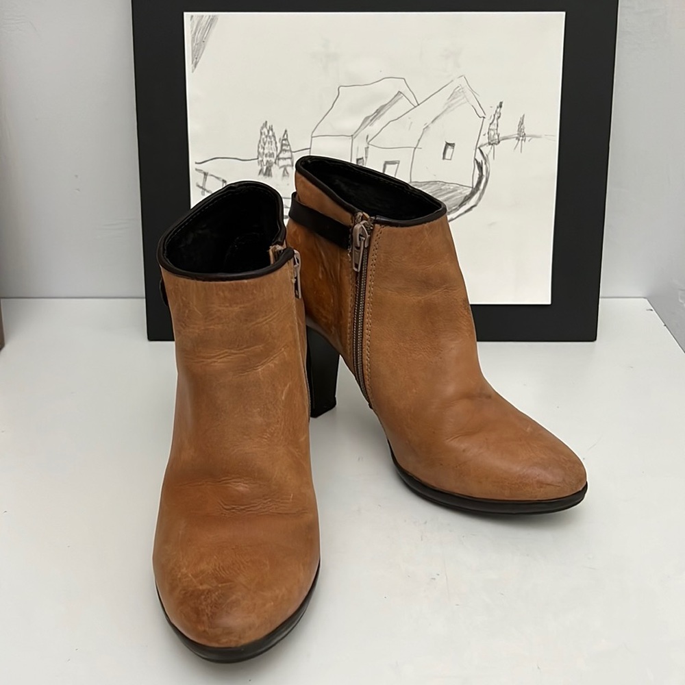 V-Italia Sonia 1113 Light Brown Leather Ankle Boots. Women’s Size 8.